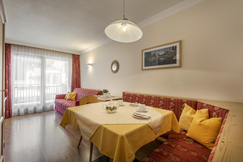 Residence Angelika Corvara In Badia Habitación foto
